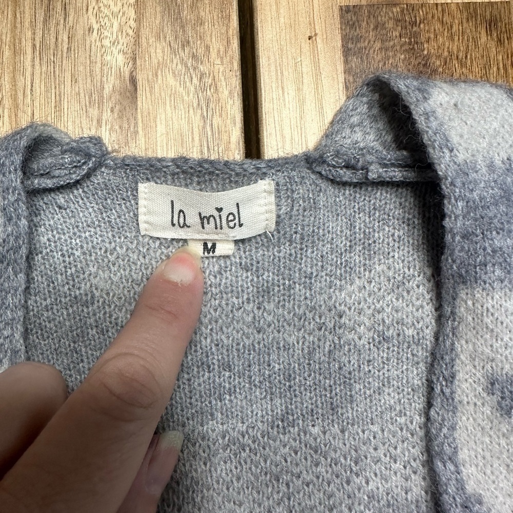 LA MIEL Gray and Cream Leopard Cardigan - Picture 3 of 4
